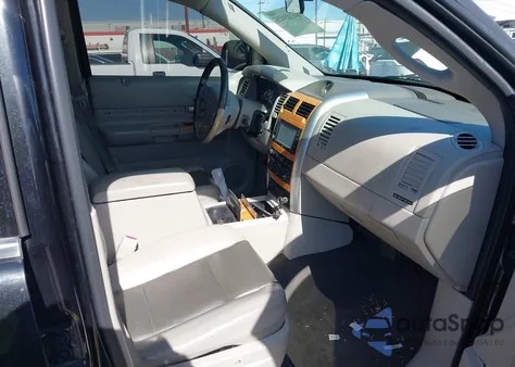 2008 Chrysler Aspen Limited z USA, uszkodzony, nr VIN 1A8HX58238F132236